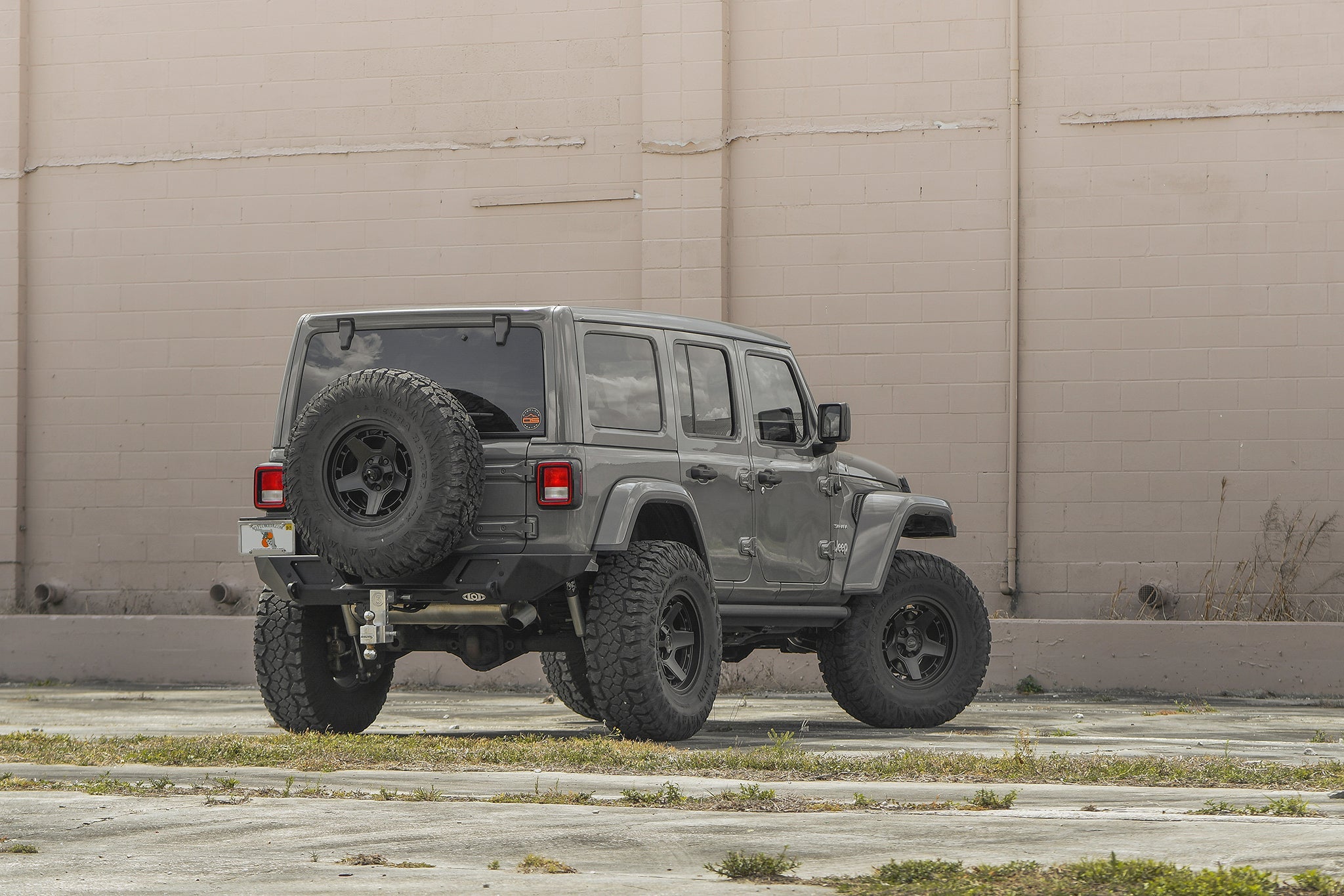 Atlas Satin Black