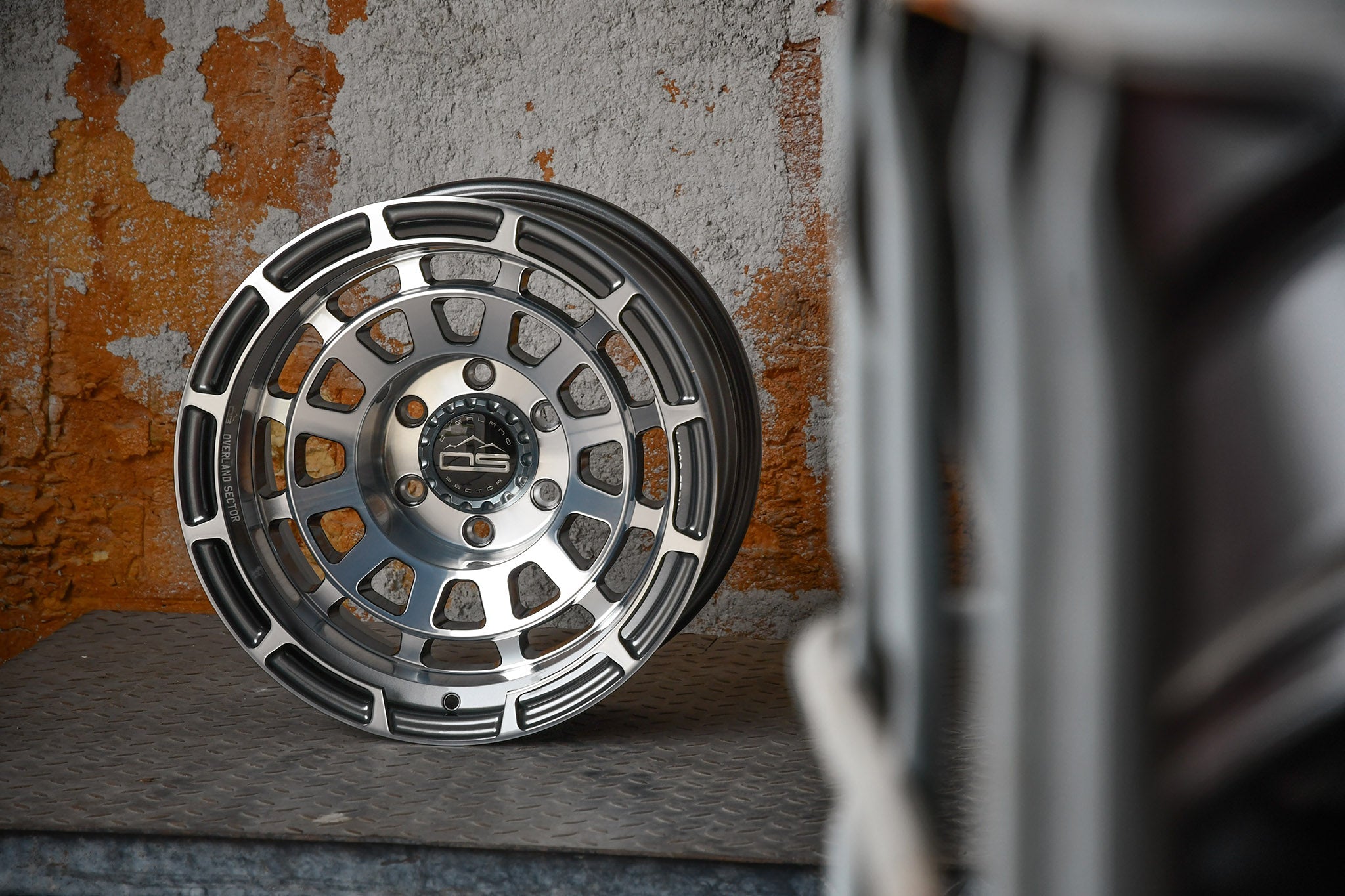 Overland Sector Badlander Forged 17x9 +0 6x135/6x139.7mm 106.1mm Gloss Gun Metal/Machined Face