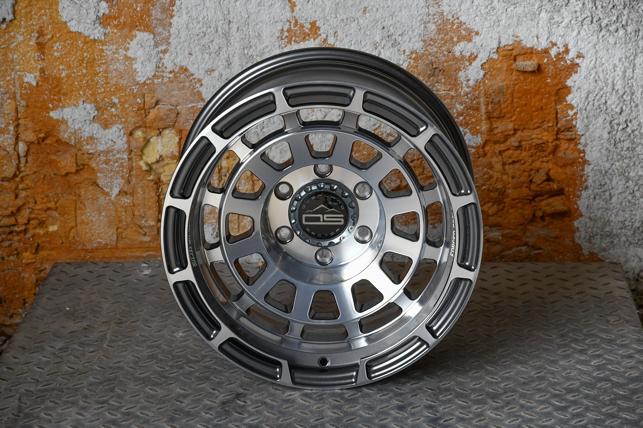 Overland Sector Badlander Forged 17x9 +0 5x114.3mm 73.1mm Gloss Gun Metal Machined Face