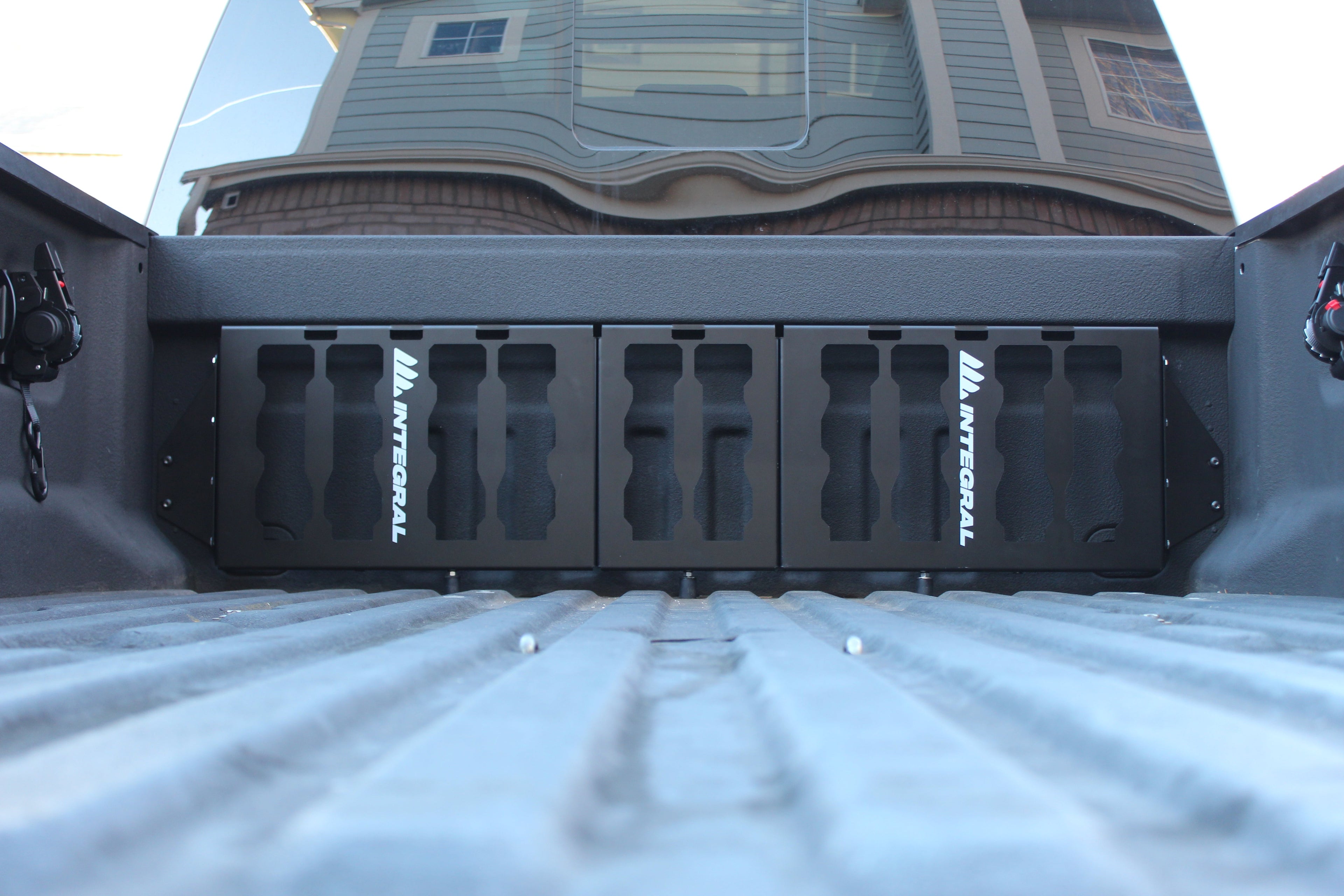 Integral Bulkhead Panel - Ford F150 & Raptor - 5.5' Bed (2015+)