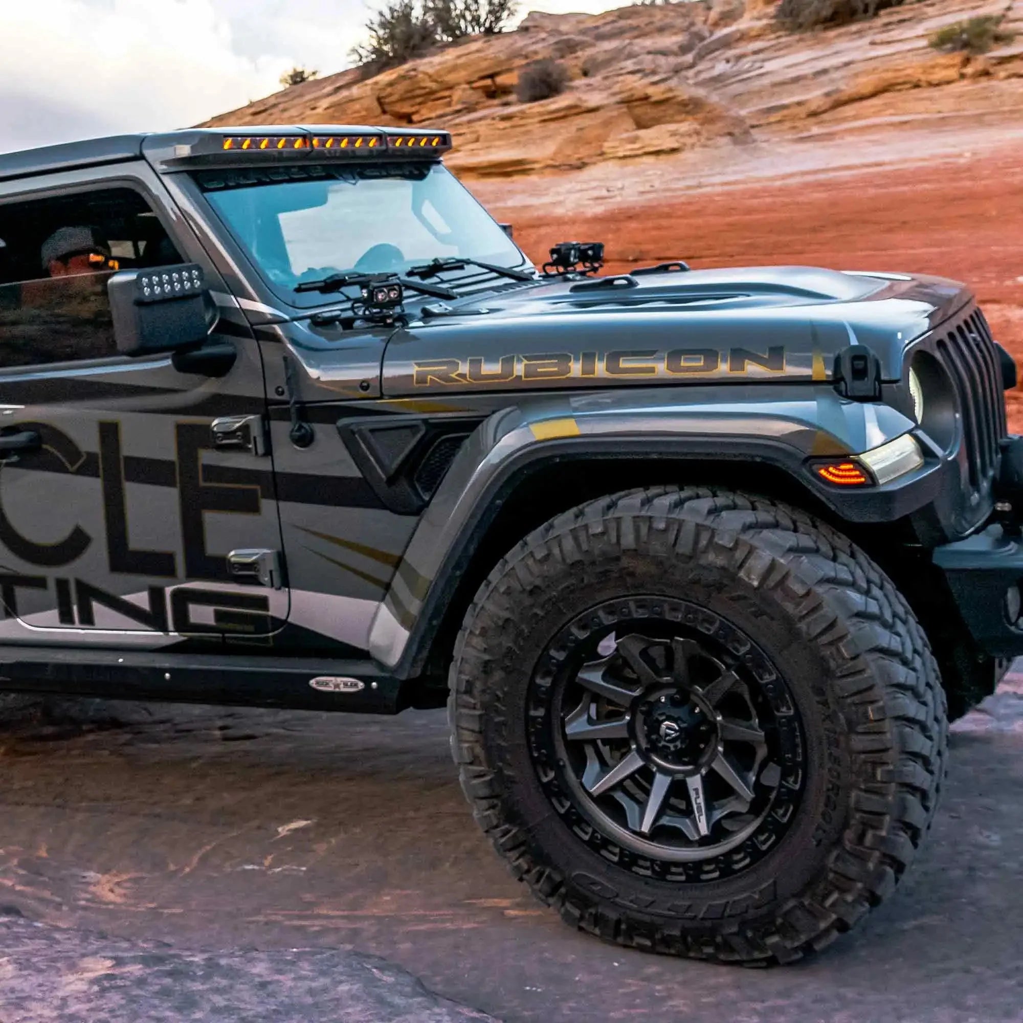 Jeep Wrangler JL & Gladiator JT Sidetrack LED Fender Lights - Entry & Turn Signal | ORACLE