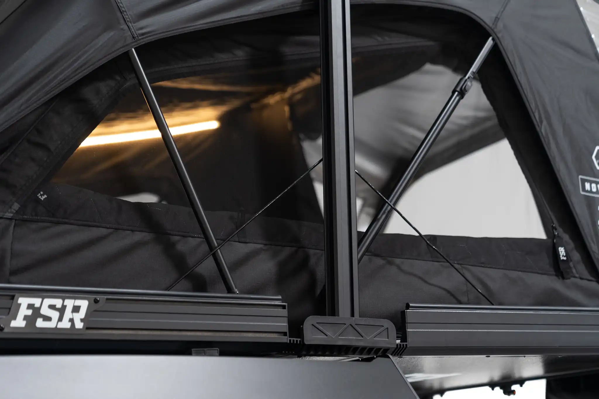 Free Spirit Recreation Nova King - Rooftop Tent