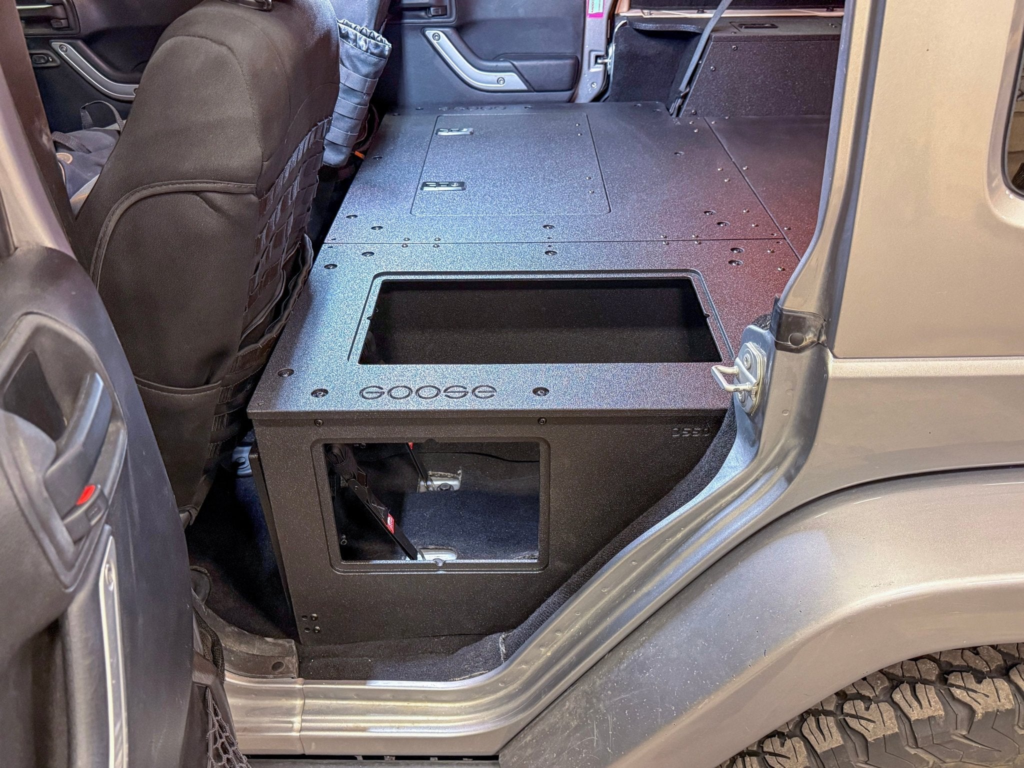 Jeep - Wrangler - 2007-2018 - JKU - 4 Door - Explore Series - Seat Delete Plate System - Second Row - Module Based - 8" Module