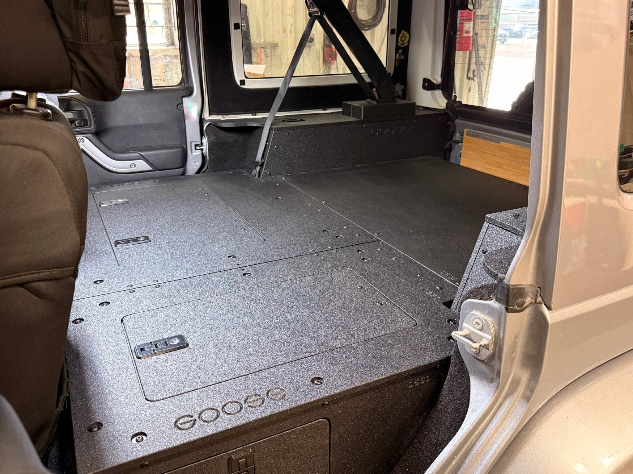 Jeep - Wrangler - 2007-2018 - JKU - 4 Door - Explore Series - Seat Delete Plate System - Second Row - Module Based - 8" Module
