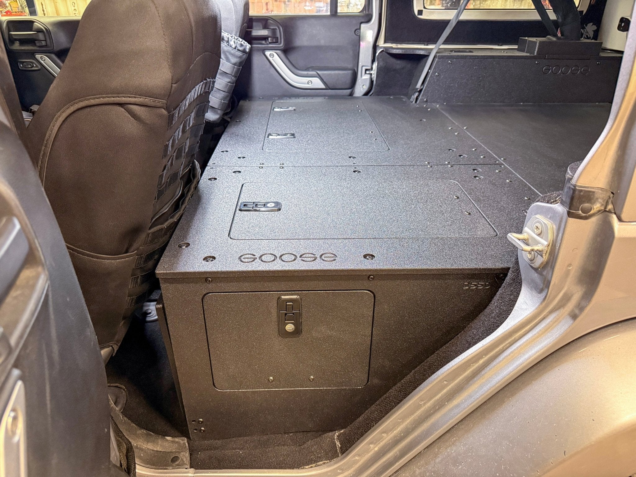 Jeep - Wrangler - 2007-2018 - JKU - 4 Door - Explore Series - Seat Delete Plate System - Second Row - Module Based - 8" Module