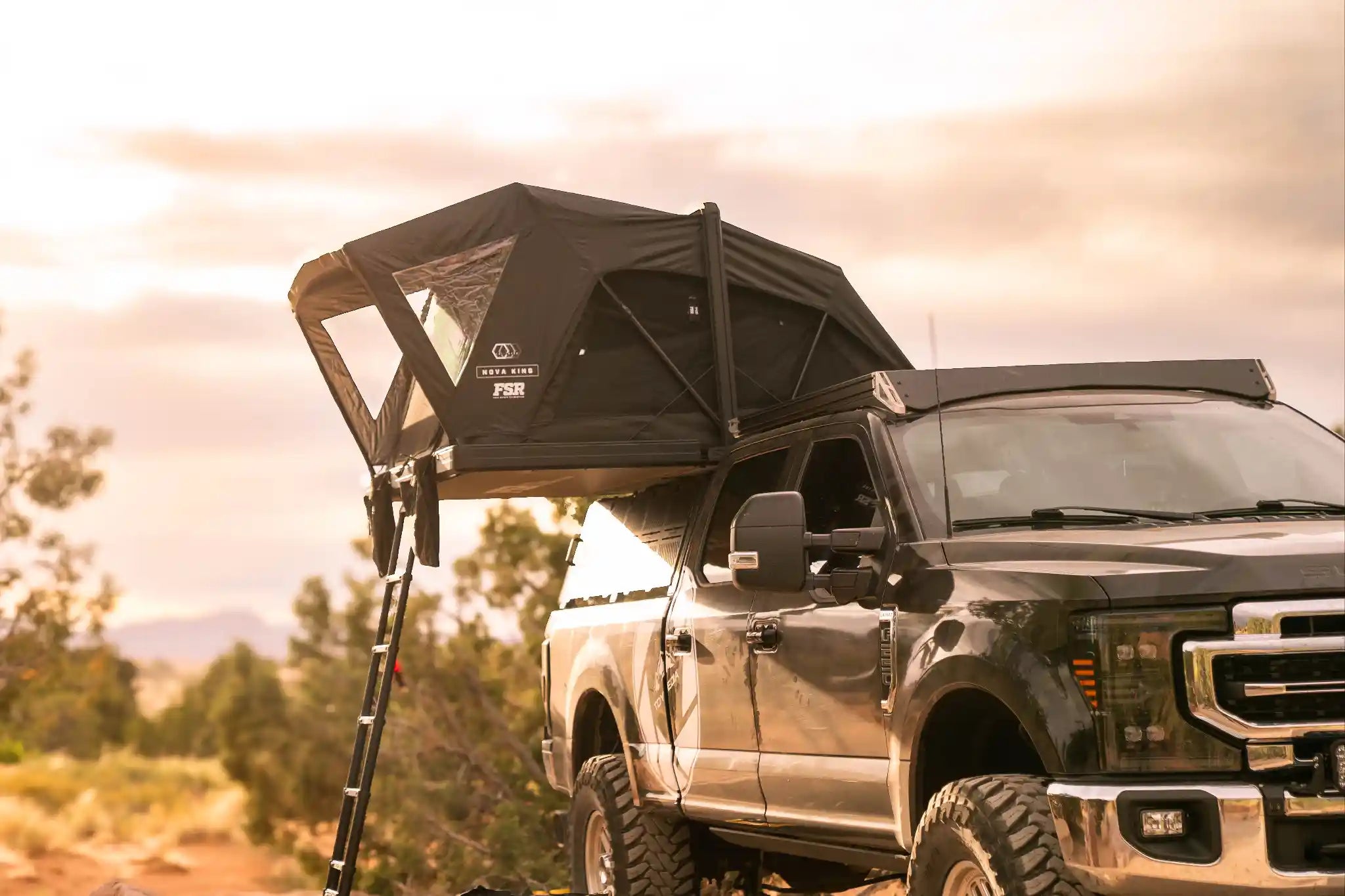 Free Spirit Recreation Nova King - Rooftop Tent