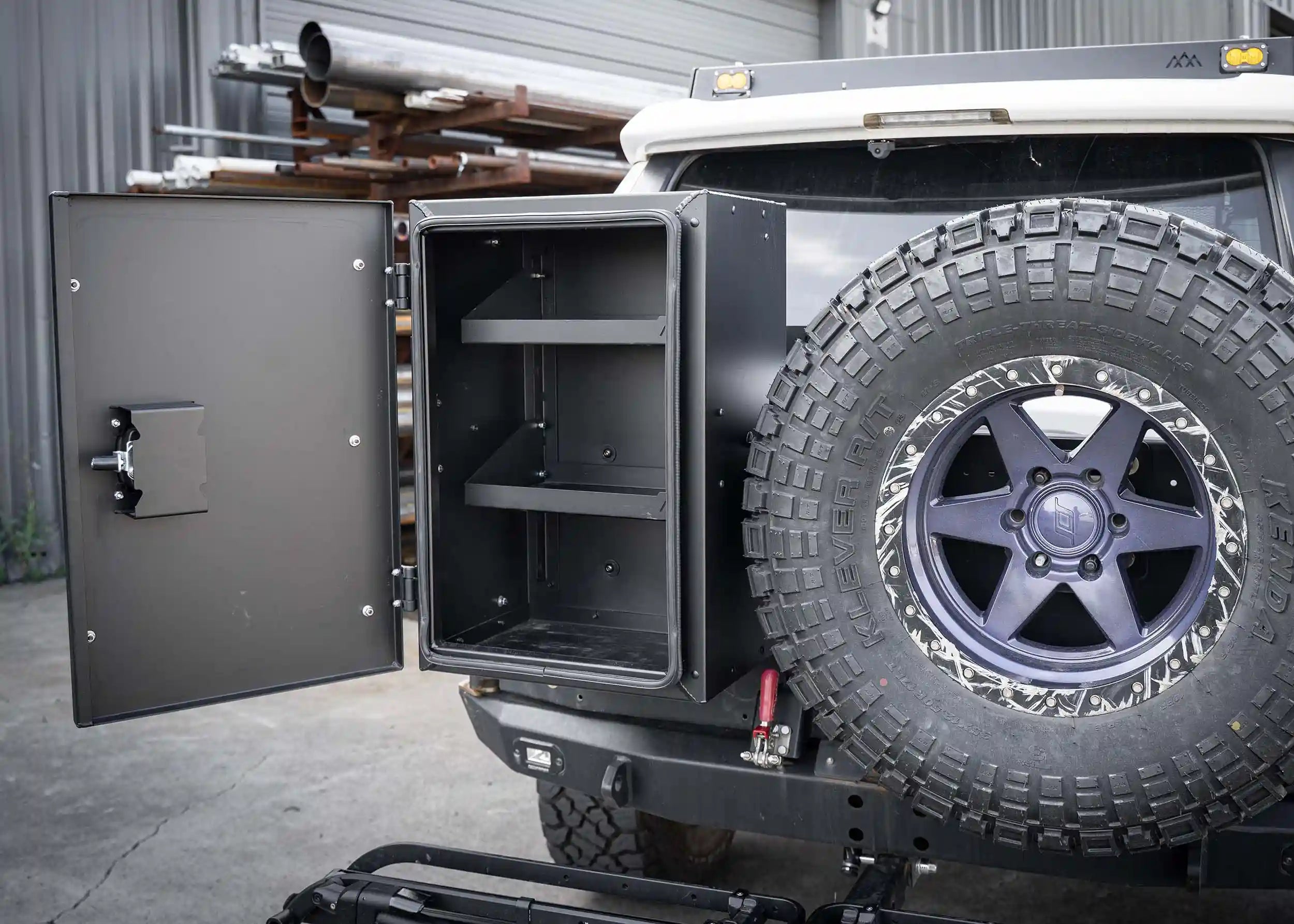 Universal Overland Storage Box (19x28x15)